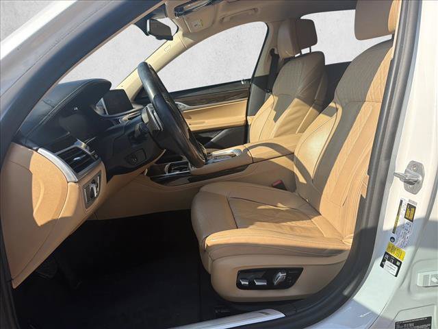 Used 2020 BMW 750i xDrive w/ Executive Package AWD/4WD image 10