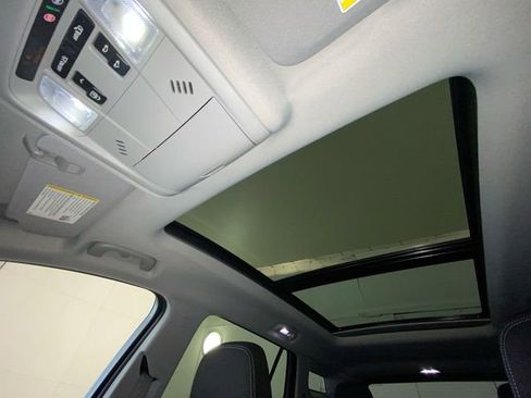 Used 2024 GMC Terrain SLE w/ Driver Convenience Package AWD/4WD image 45
