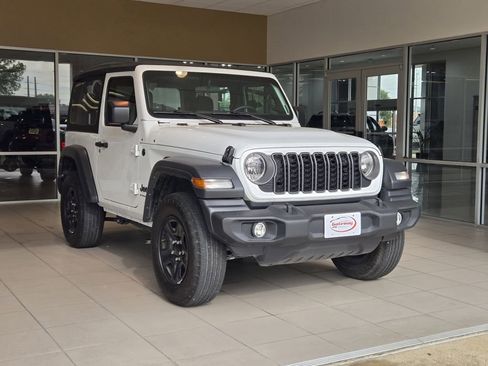 Used 2025 Jeep Wrangler Sport image 3