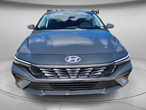 Used 2026 Hyundai Elantra SE w/ Cargo Package FWD image 2