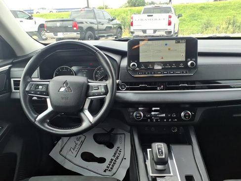 Used 2022 Mitsubishi Outlander SE FWD image 17