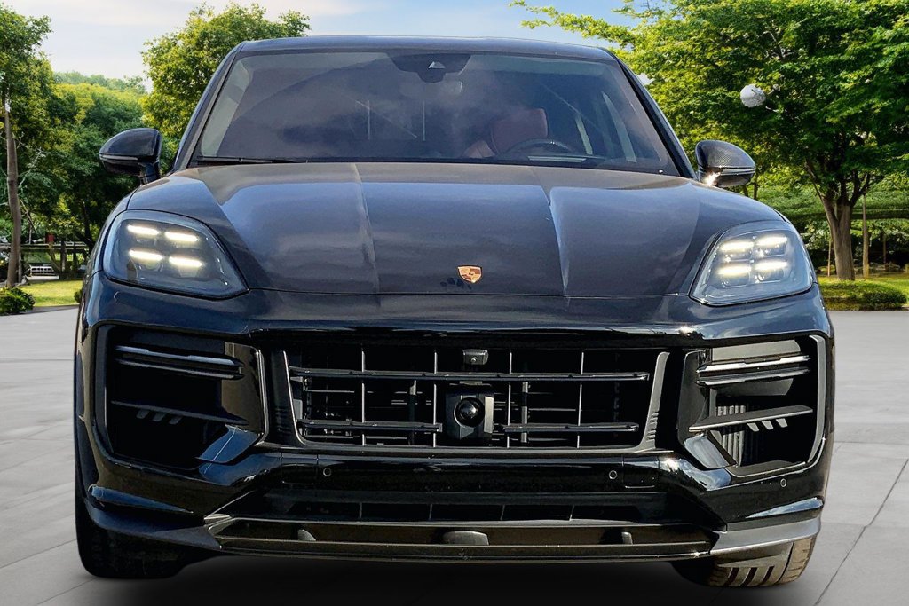 Used 2024 Porsche Cayenne Turbo GT AWD/4WD image 2