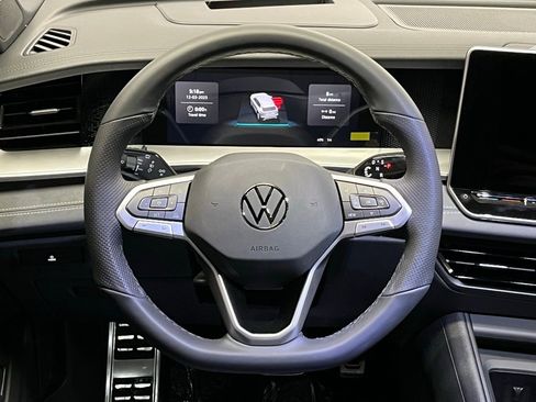 New 2026 Volkswagen Tiguan SE R-Line FWD image 9