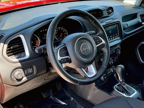 Used 2018 Jeep Renegade Latitude w/ Cold Weather Group AWD/4WD image 17