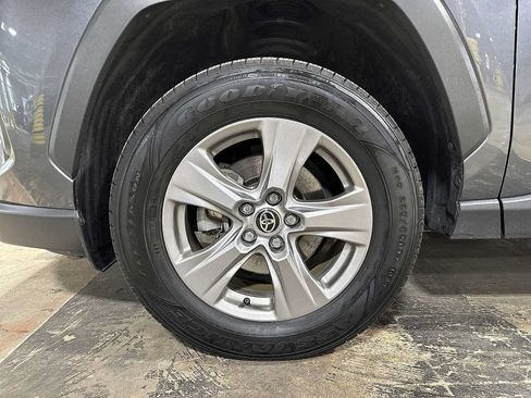 Certified 2022 Toyota RAV4 LE AWD/4WD image 10