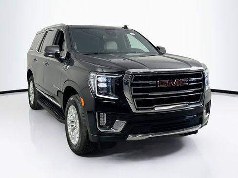 Used 2024 GMC Yukon SLT w/ SLT Luxury Package image 3