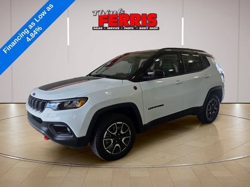 Used 2026 Jeep Compass Trailhawk AWD/4WD image 1