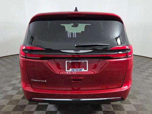 New 2026 Chrysler Pacifica Select image 6