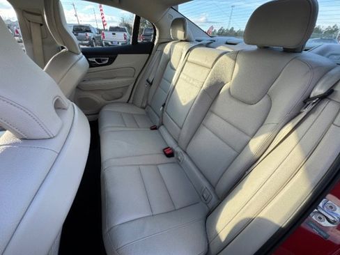 Used 2019 Volvo S60 T5 Momentum w/ Premium Package image 17