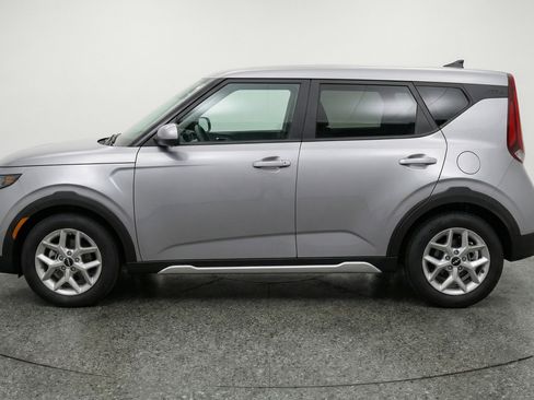 Used 2025 Kia Soul LX w/ LX Technology Package FWD image 5