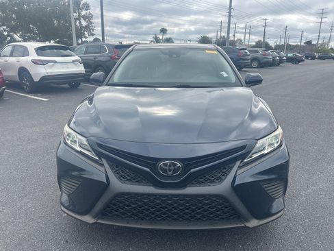 Used 2019 Toyota Camry SE image 2