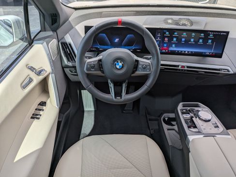 Used 2025 BMW iX M60 image 4