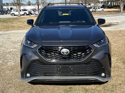 Used 2021 Toyota Highlander XSE image 2