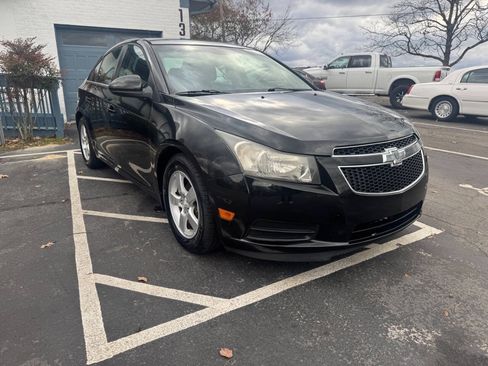 Used 2014 Chevrolet Cruze LT w/ Technology Package FWD image 2