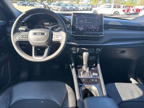 Used 2024 Jeep Compass Trailhawk image 6