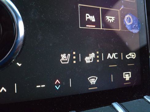 Used 2025 GMC Acadia AT4 w/ Luxury Package image 27