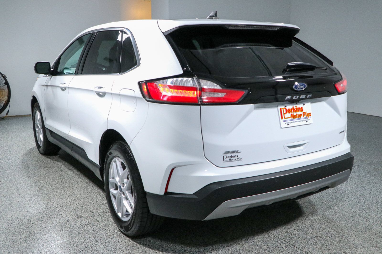 Used 2024 Ford Edge SEL w/ Convenience Package AWD/4WD image 9