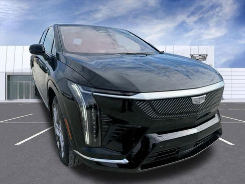 Certified 2025 Cadillac Optiq Luxury 2 w/ LPO, Floor Liner Package image 1