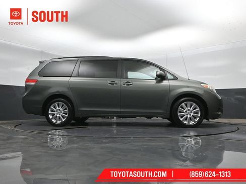 Used 2014 Toyota Sienna LE AWD/4WD image 34