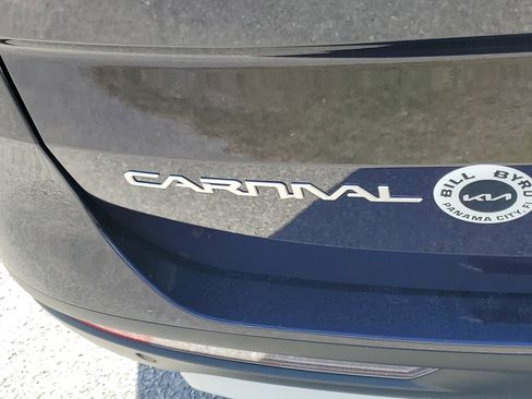 Used 2023 Kia Carnival LX image 9