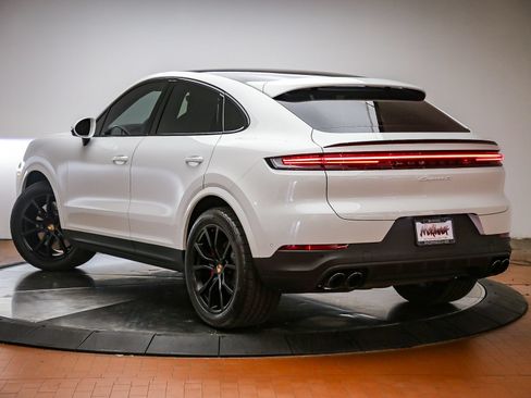 Certified 2026 Porsche Cayenne S AWD/4WD image 5