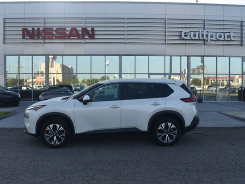 Used 2023 Nissan Rogue SV FWD image 3