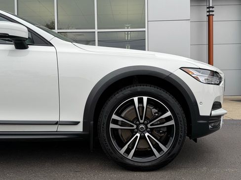 Used 2018 Volvo V90 T5 Cross Country w/ Convenience Package image 12