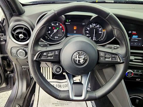 Used 2022 Alfa Romeo Giulia Ti image 14
