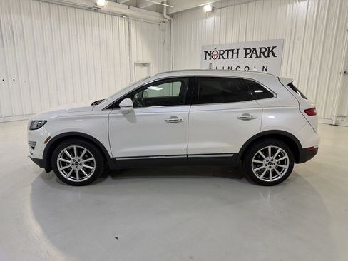 Used 2019 Lincoln MKC Reserve w/ MKC Technology Package FWD image 2