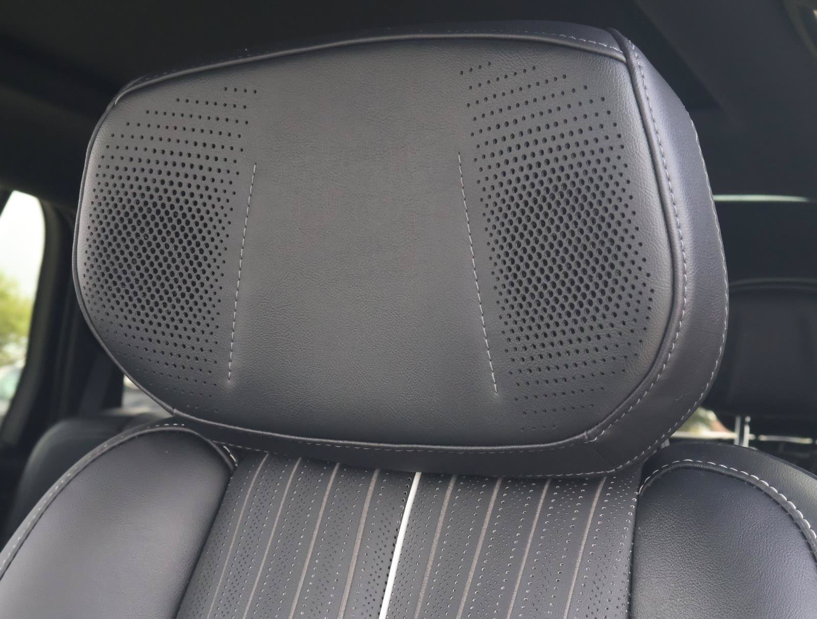 Certified 2027 Cadillac Vistiq Luxury w/ LPO, Floor Liner Package AWD/4WD image 21
