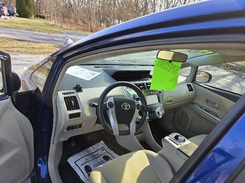 Used 2014 Toyota Prius V Three image 12