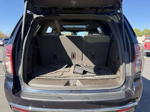 Used 2022 Chevrolet Tahoe LT w/ LT Signature Plus Package image 10