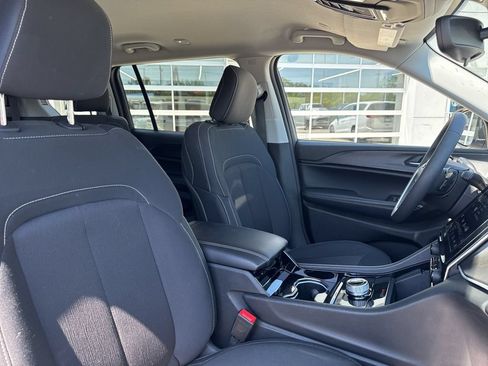 Used 2023 Jeep Grand Cherokee L Laredo AWD/4WD image 63