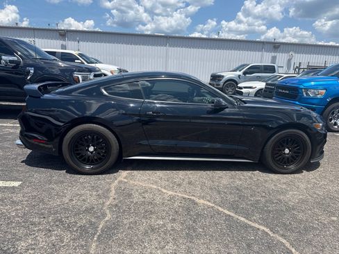 Used 2017 Ford Mustang GT RWD image 8
