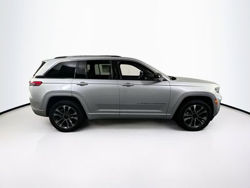 Used 2022 Jeep Grand Cherokee Overland w/ Luxury Tech Group IV AWD/4WD image 4