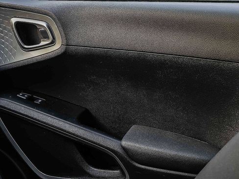 Certified 2023 Kia Soul LX w/ LX Technology Package image 16