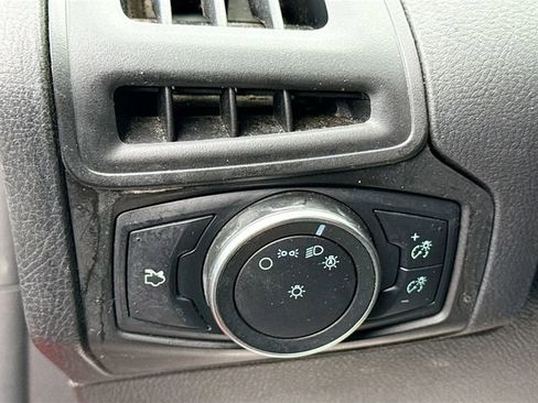 Used 2017 Ford Focus SE image 12