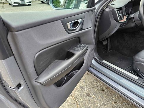 Certified 2021 Volvo S60 T6 Momentum w/ Premium Package image 20