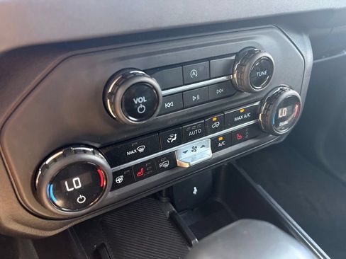 Used 2025 Ford Bronco Outer Banks AWD/4WD image 17