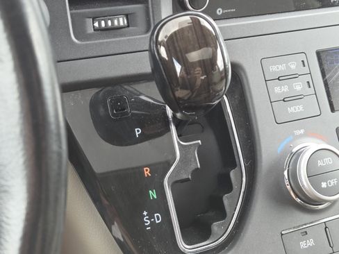 Used 2019 Toyota Sienna XLE w/ XLE Navigation Package AWD/4WD image 29