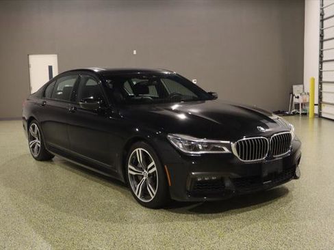 Used 2019 BMW 750i w/ Executive Package RWD image 1