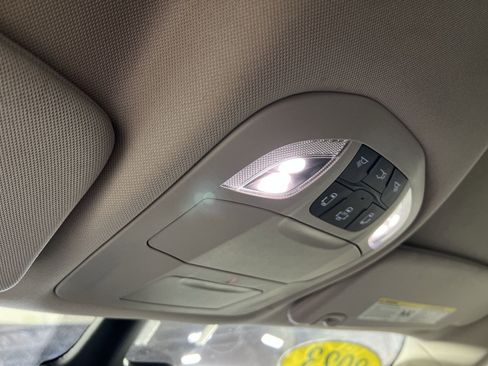 Used 2023 Chrysler Pacifica Touring-L image 37