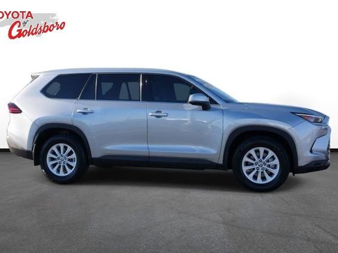 Used 2025 Toyota Grand Highlander AWD image 5