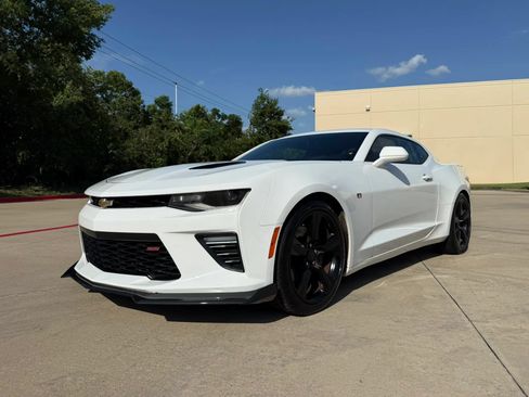 Used 2017 Chevrolet Camaro SS RWD image 2