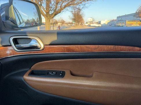 Used 2013 Jeep Grand Cherokee Overland w/ Advance Technology Group image 33