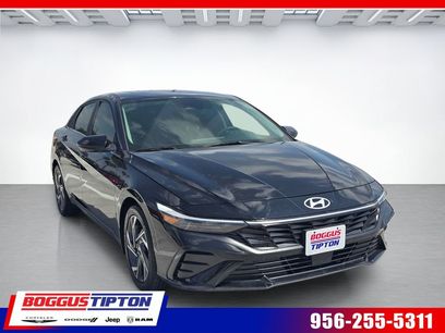 Used 2024 Hyundai Elantra SEL w/ Convenience Package