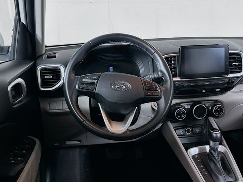 Used 2025 Hyundai Venue SEL FWD image 18
