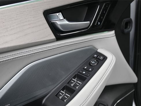 Used 2025 Acura MDX SH-AWD w/ Advance Package image 6