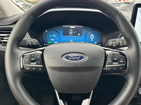 Certified 2025 Ford Escape SE w/ PHEV Premium Package image 24