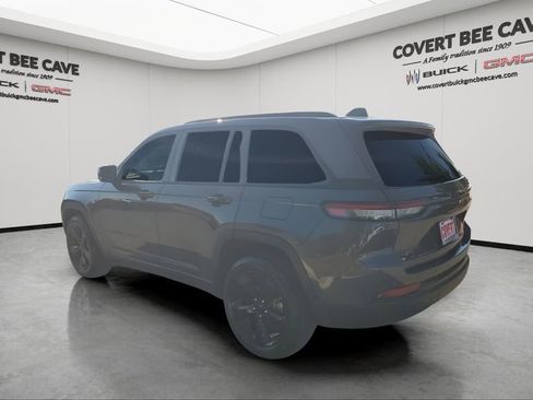 Used 2023 Jeep Grand Cherokee Altitude image 7